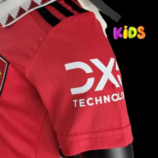 Man United Home Kids kit 22/23 - Image 4